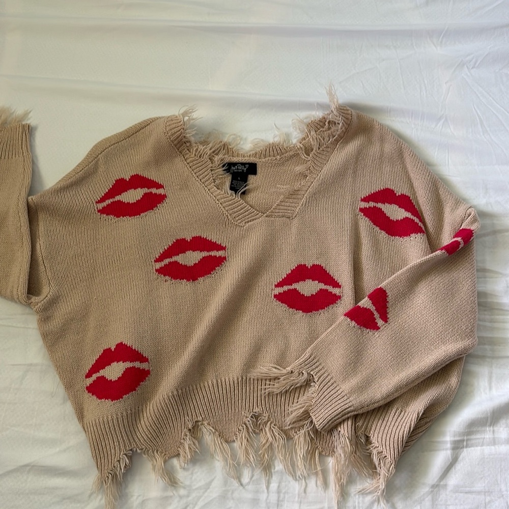 Size large lip kiss sweater - relaxed
